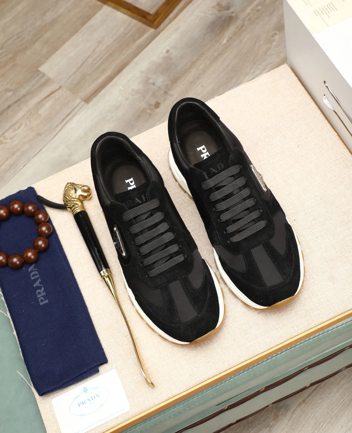 Men's shoes 💰600 Top quality New hot models on the official website, timeless for a century, 🆘 Trendy brand (Prada) mainly promotes hot models, avant-garde and versatile fashion men's shoes private version molding, cowhide surface splicing 1:1 oil edge treatment... fashionable and simple, original imported cowhide lining cowhide feet; the atmosphere and personality are more fashionable, eye-catching and pursuing class, it will subvert the old idea and be a must-have for fashion trendsetters with you! Must keep it for yourself! High-end comfort, high-end quality workmanship. Size: 38-44 Various colors available. full package